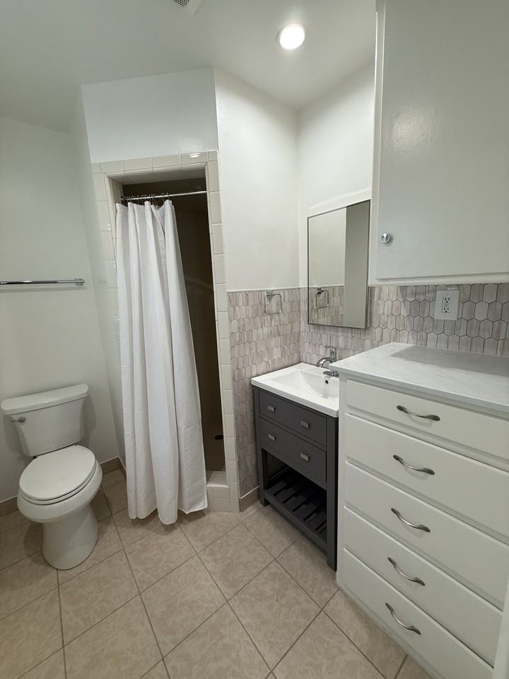 247 5th St #B - Photo 7 of 10