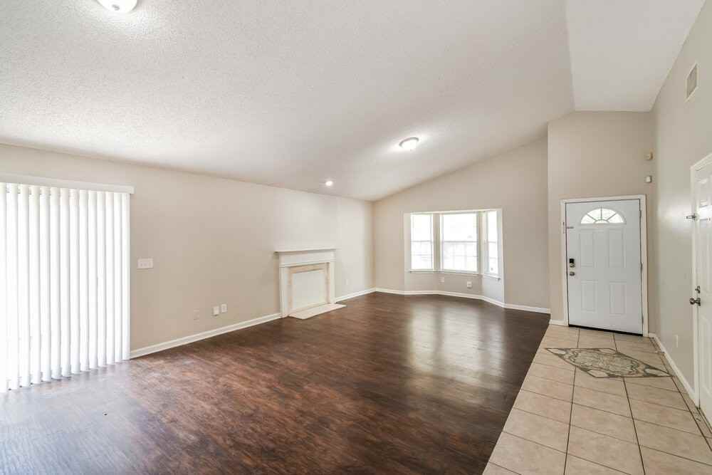 10725 Meadow Lea Dr - Photo 3 of 19