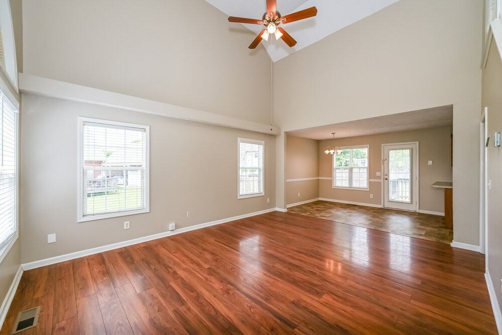 1422 Huddersfield Dr - Photo 5 of 17