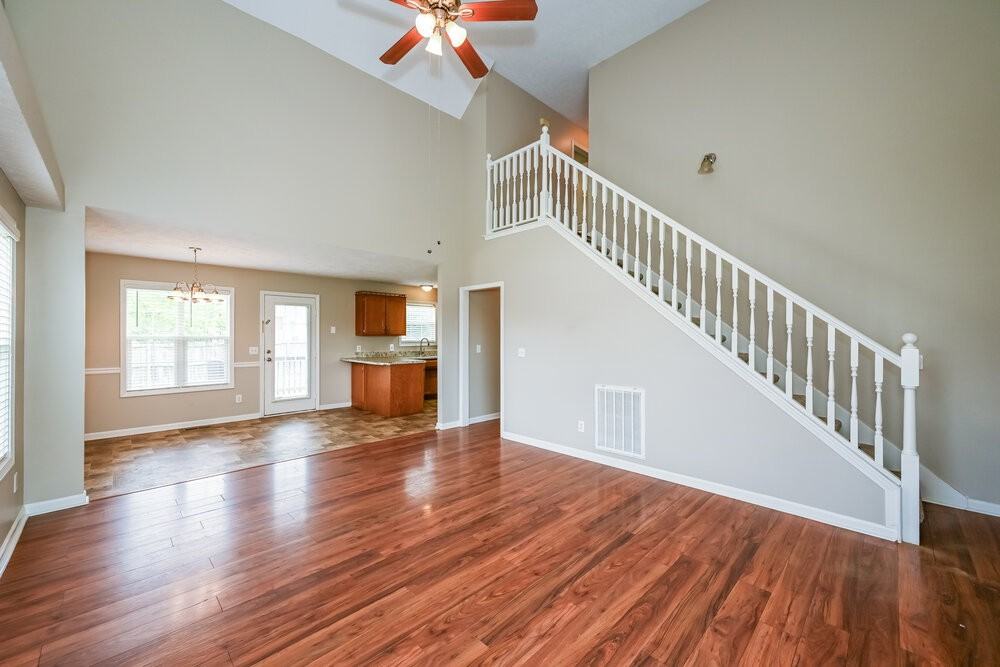 1422 Huddersfield Dr - Photo 6 of 17