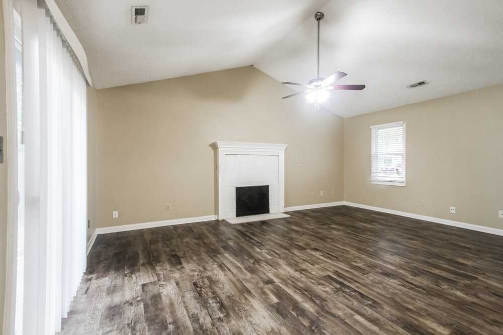 1112 Delray Dr - Photo 4 of 25