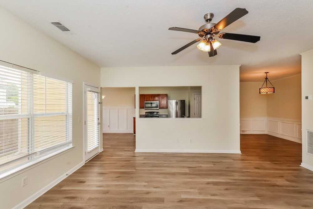 182 Seabreeze Ct - Photo 4 of 17