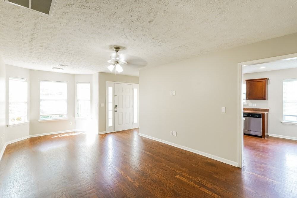 1428 Sprucedale Dr - Photo 4 of 15