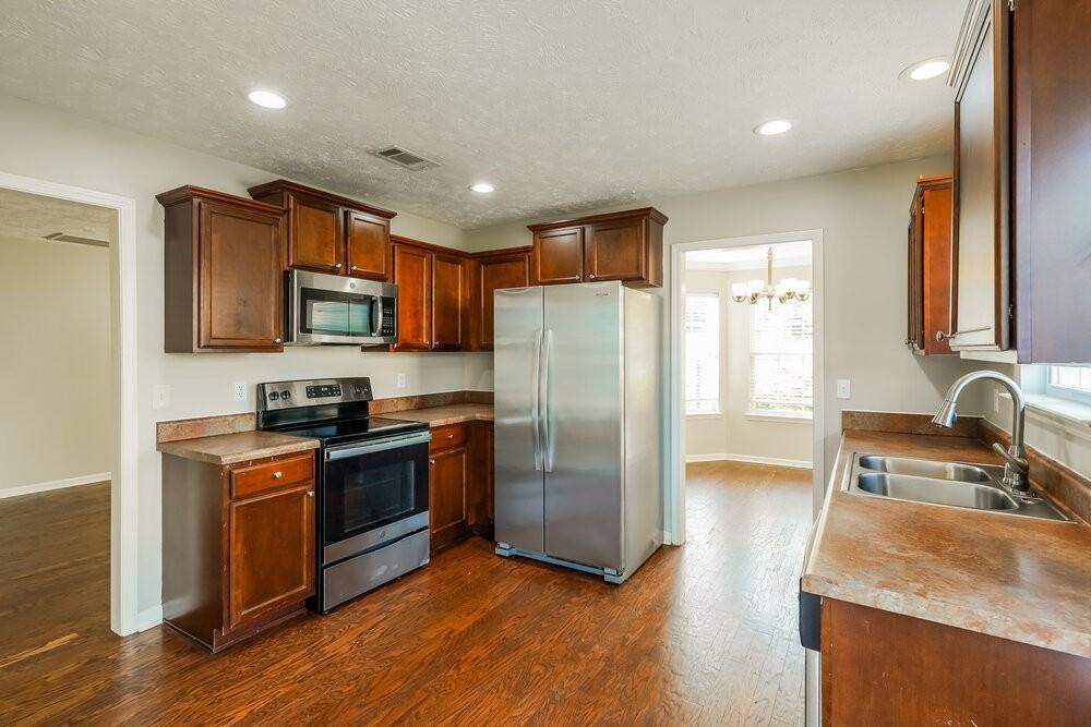 1428 Sprucedale Dr - Photo 6 of 15