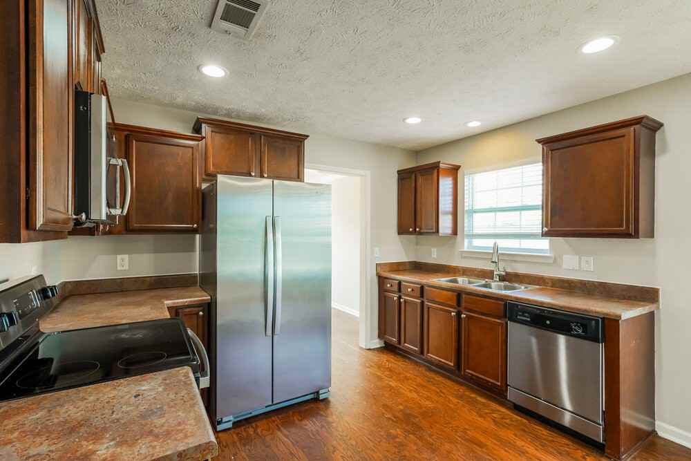 1428 Sprucedale Dr - Photo 7 of 15