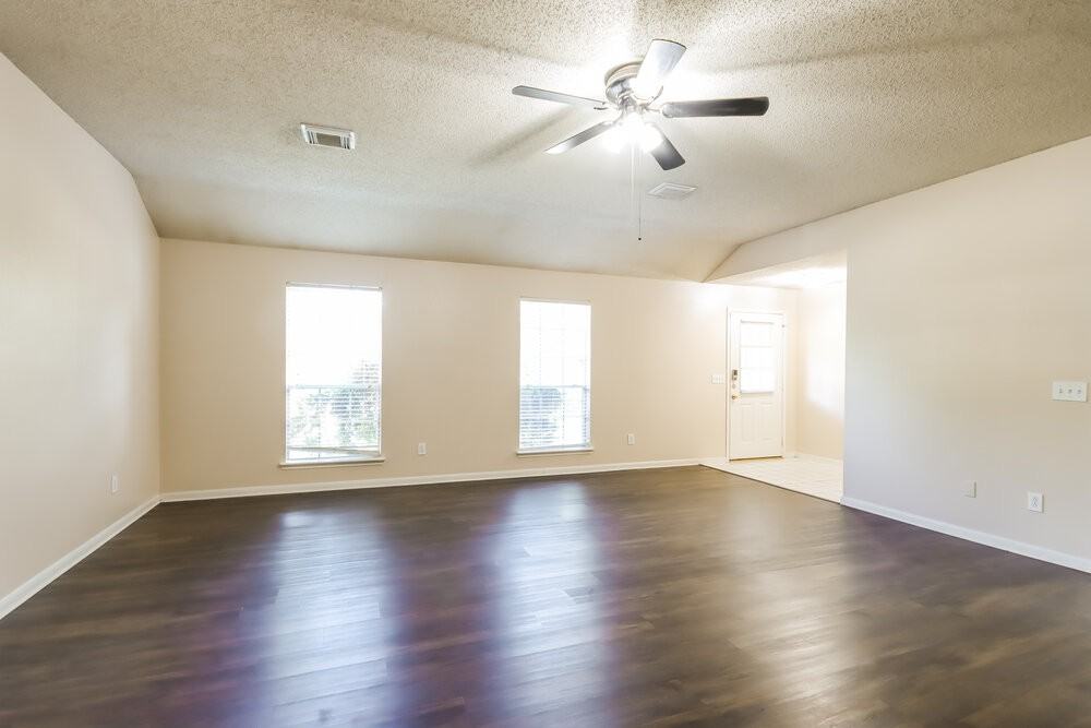 7131 Maple Walk Dr - Photo 4 of 16
