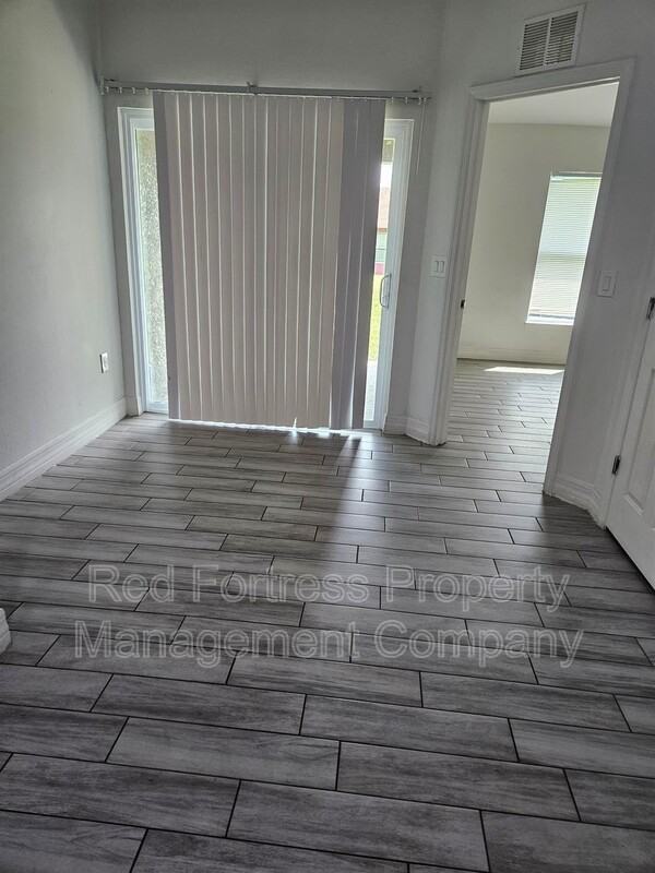 167 Meadow Rd - Photo 4 of 10