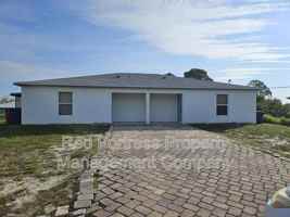 featured image of 4512 Leonard Blvd S