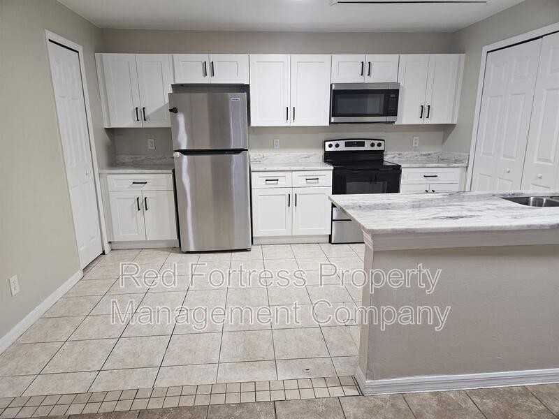 4512 Leonard Blvd S - Photo 2 of 8