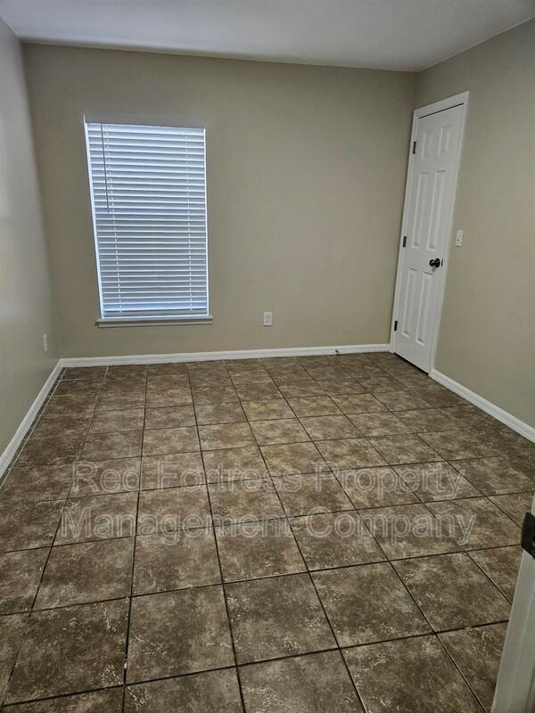 4512 Leonard Blvd S - Photo 4 of 8