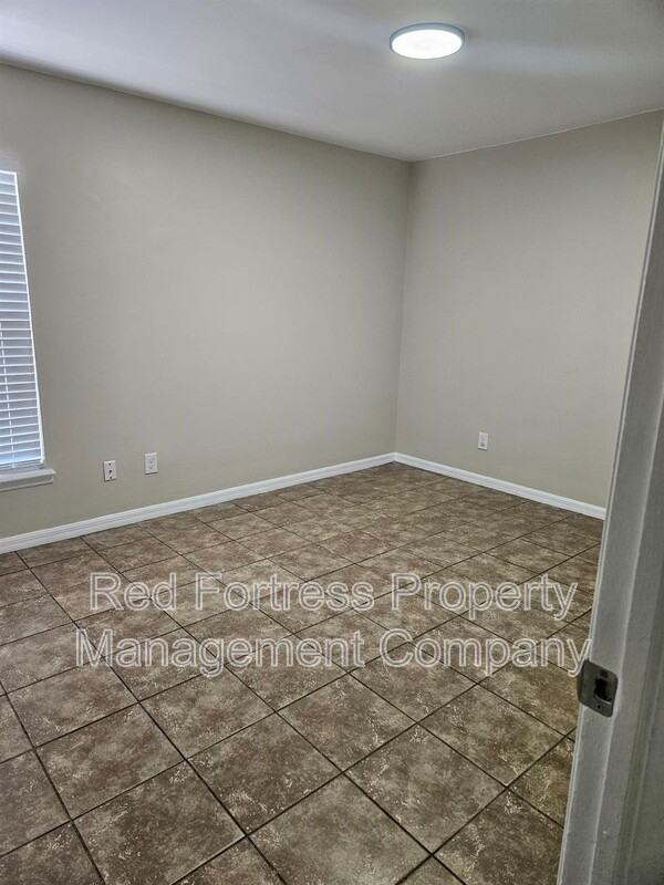 4512 Leonard Blvd S - Photo 5 of 8