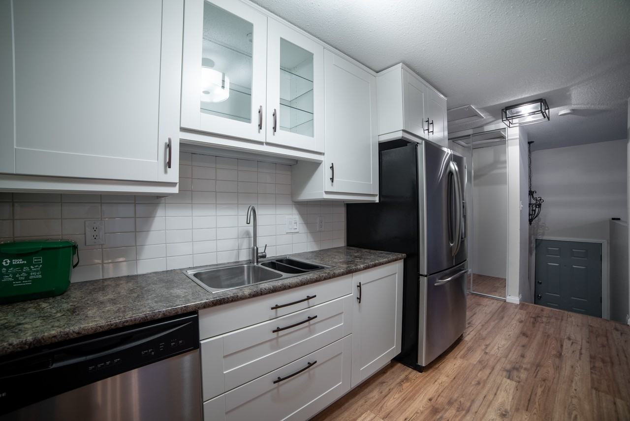 8712 76 Avenue - Photo 5 of 16