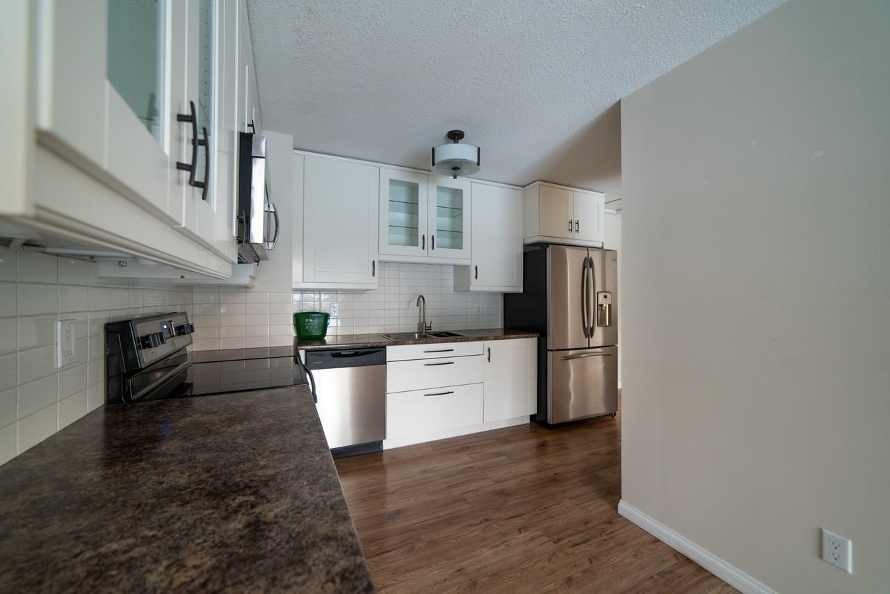 8712 76 Avenue - Photo 7 of 16