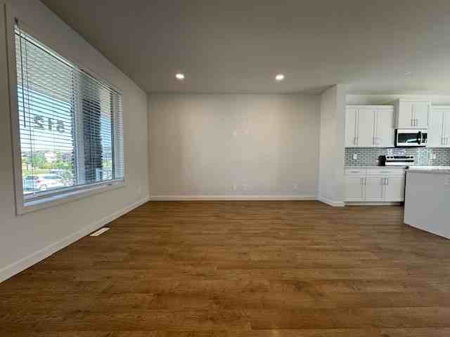 3 Bedroom | 2.5 Bathroom | 512 Brighton Gate - Photo 3 of 29