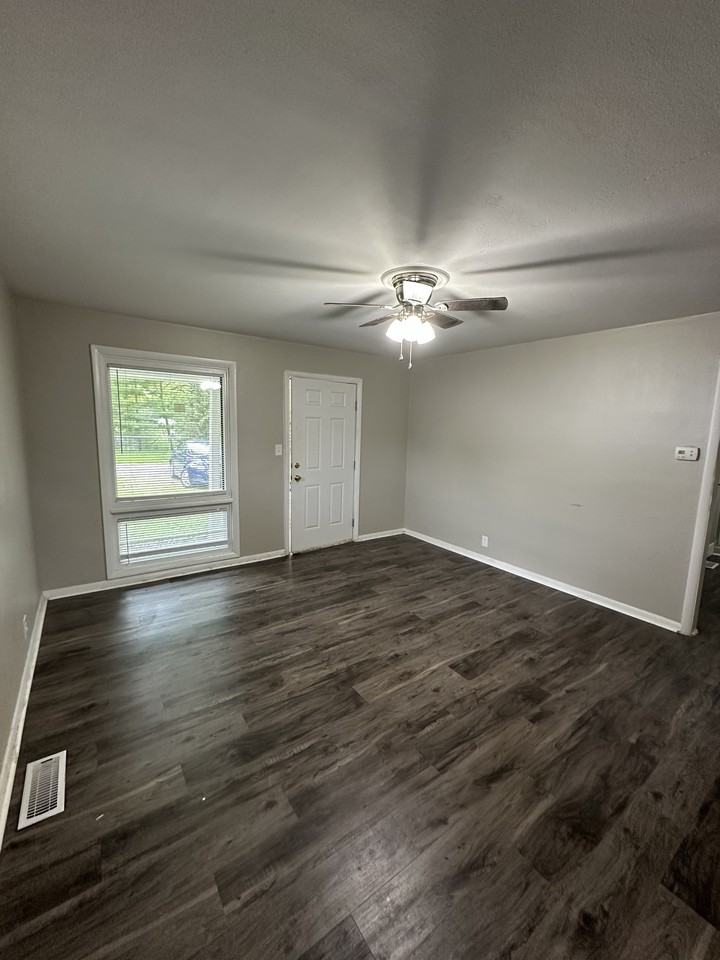904 W 16th St #1 - Photo 2 of 21