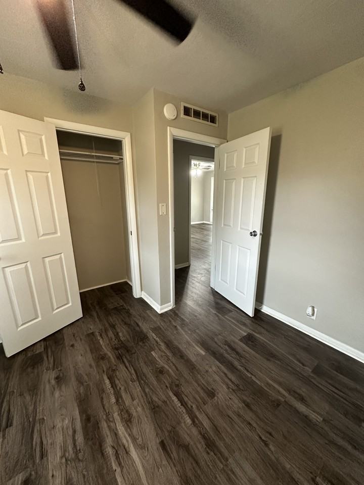 904 W 16th St #1 - Photo 3 of 21
