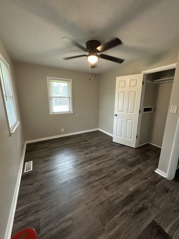 904 W 16th St #1 - Photo 5 of 21