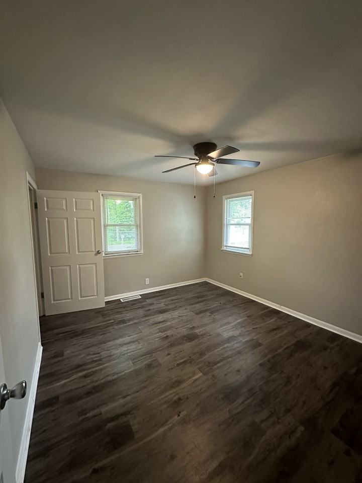 904 W 16th St #1 - Photo 6 of 21