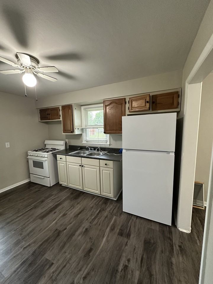 904 W 16th St #1 - Photo 7 of 21