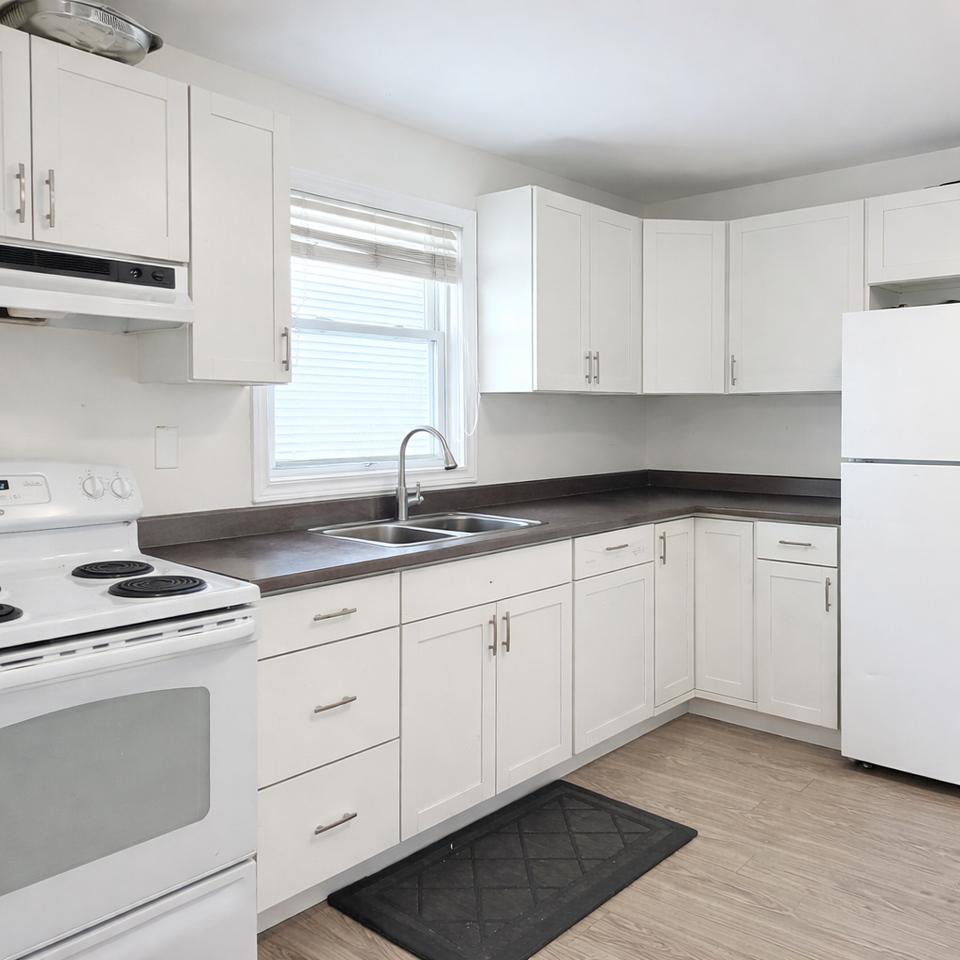 390 Mitton St S - Photo 3 of 24
