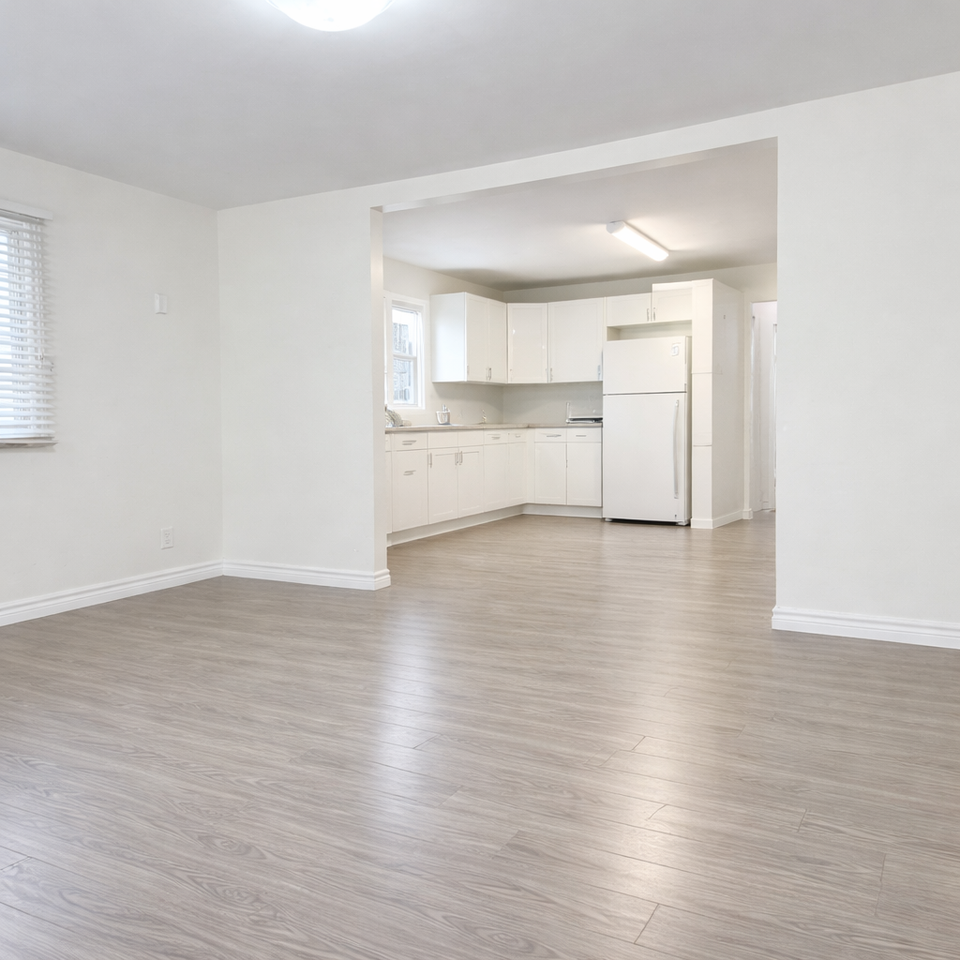 390 Mitton St S - Photo 5 of 24