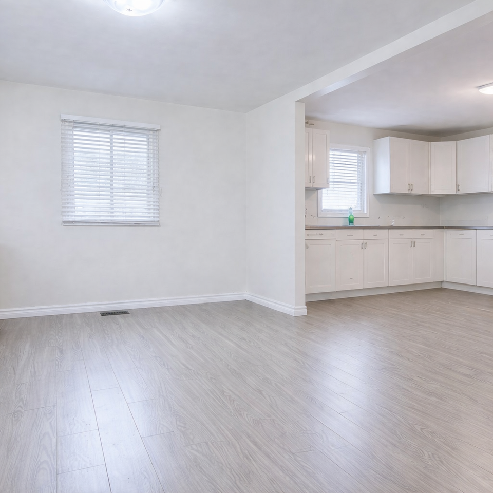 390 Mitton St S - Photo 6 of 24