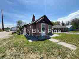 featured image of 498 E 17th St