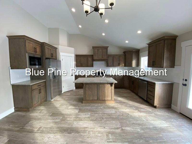 4199 Pocono St - Photo 6 of 31