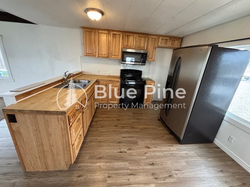 540 U.S. - Photo 3 of 12