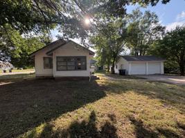 featured image of 702 S Emporia St #1
