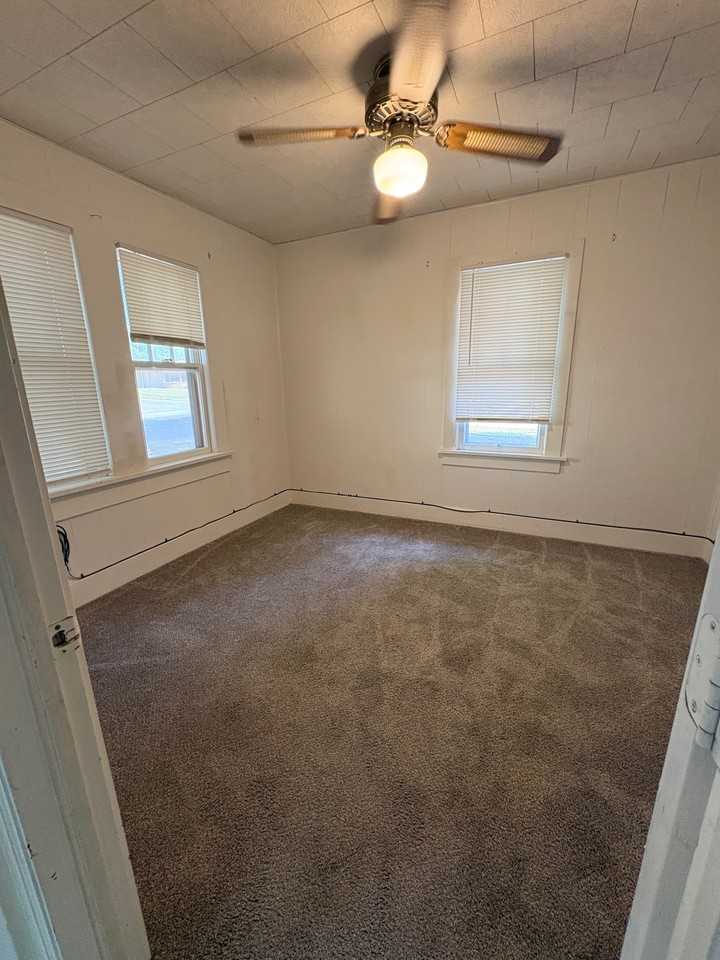 702 S Emporia St #1 - Photo 4 of 9