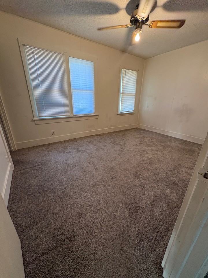 702 S Emporia St #1 - Photo 5 of 9