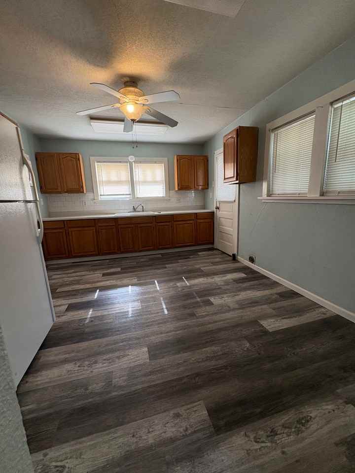 702 S Emporia St #1 - Photo 6 of 9