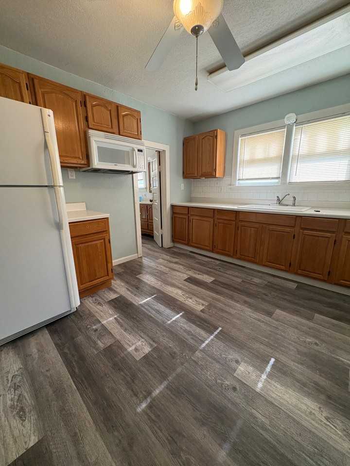 702 S Emporia St #1 - Photo 7 of 9
