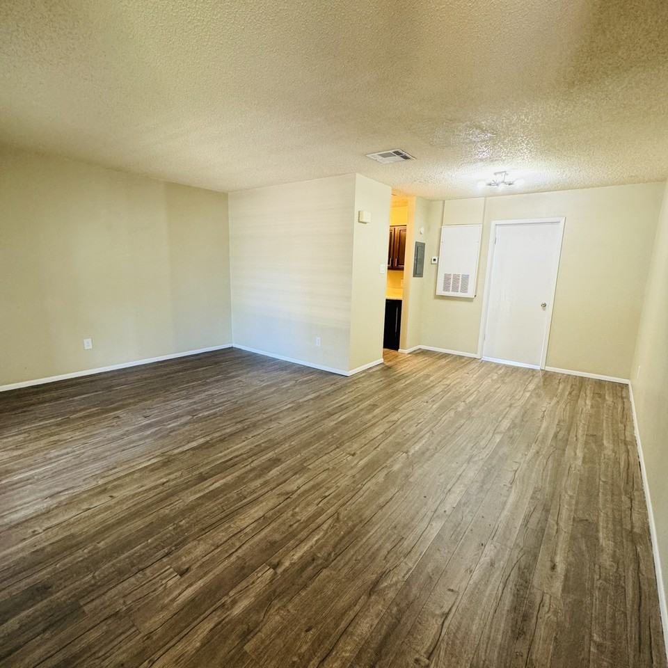 6800 Camden Ln - Photo 3 of 12