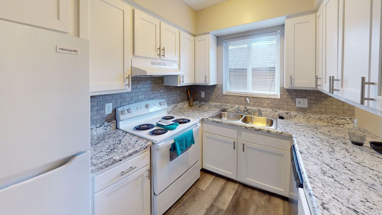 Canterbury Townhomes - Photo 5 of 48