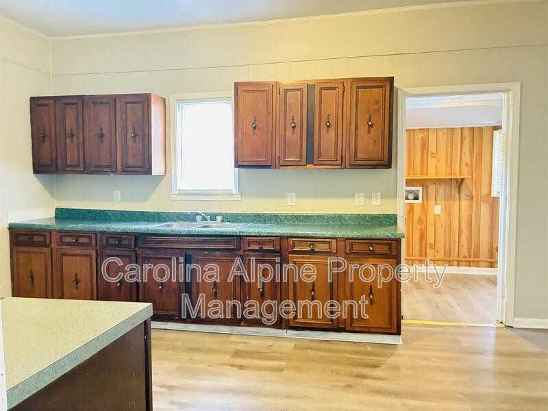 408 Leland St - Photo 3 of 20