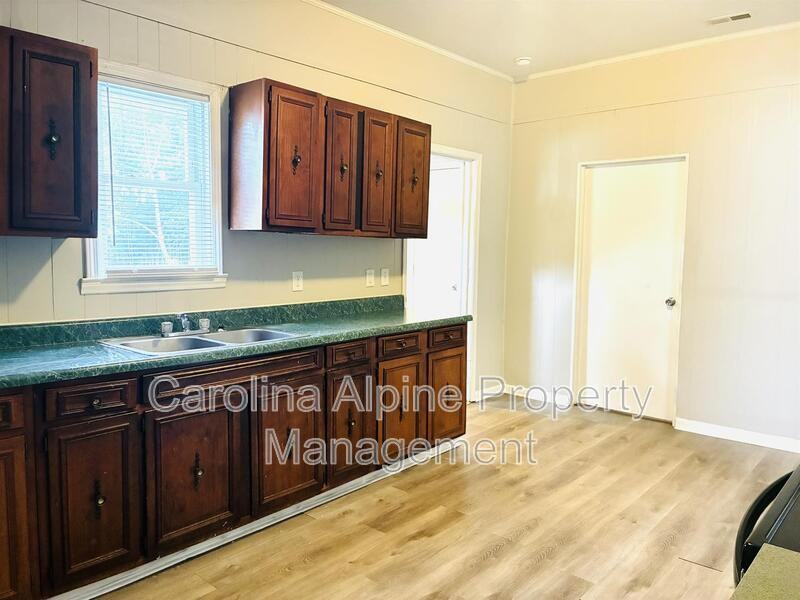 408 Leland St - Photo 4 of 20