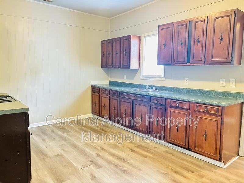 408 Leland St - Photo 6 of 20