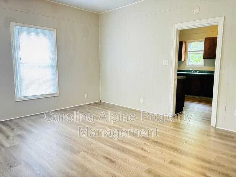 408 Leland St - Photo 7 of 20