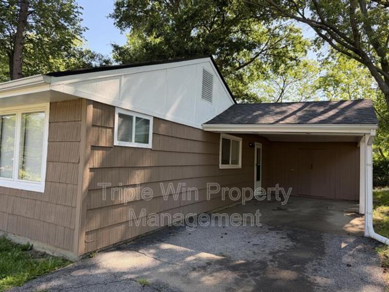 5570 Winchelsea Dr - Photo 3 of 31