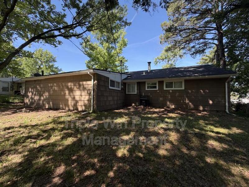 5570 Winchelsea Dr - Photo 5 of 31