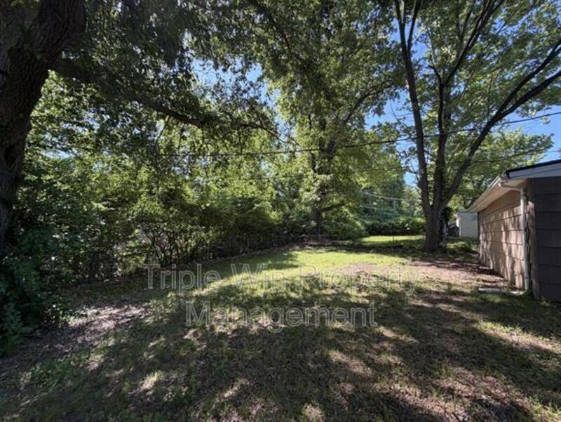 5570 Winchelsea Dr - Photo 7 of 31