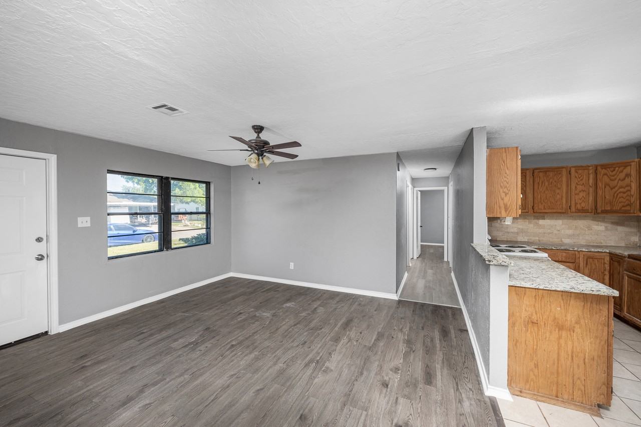 816 Nw 33rd St #1 - Photo 6 of 27
