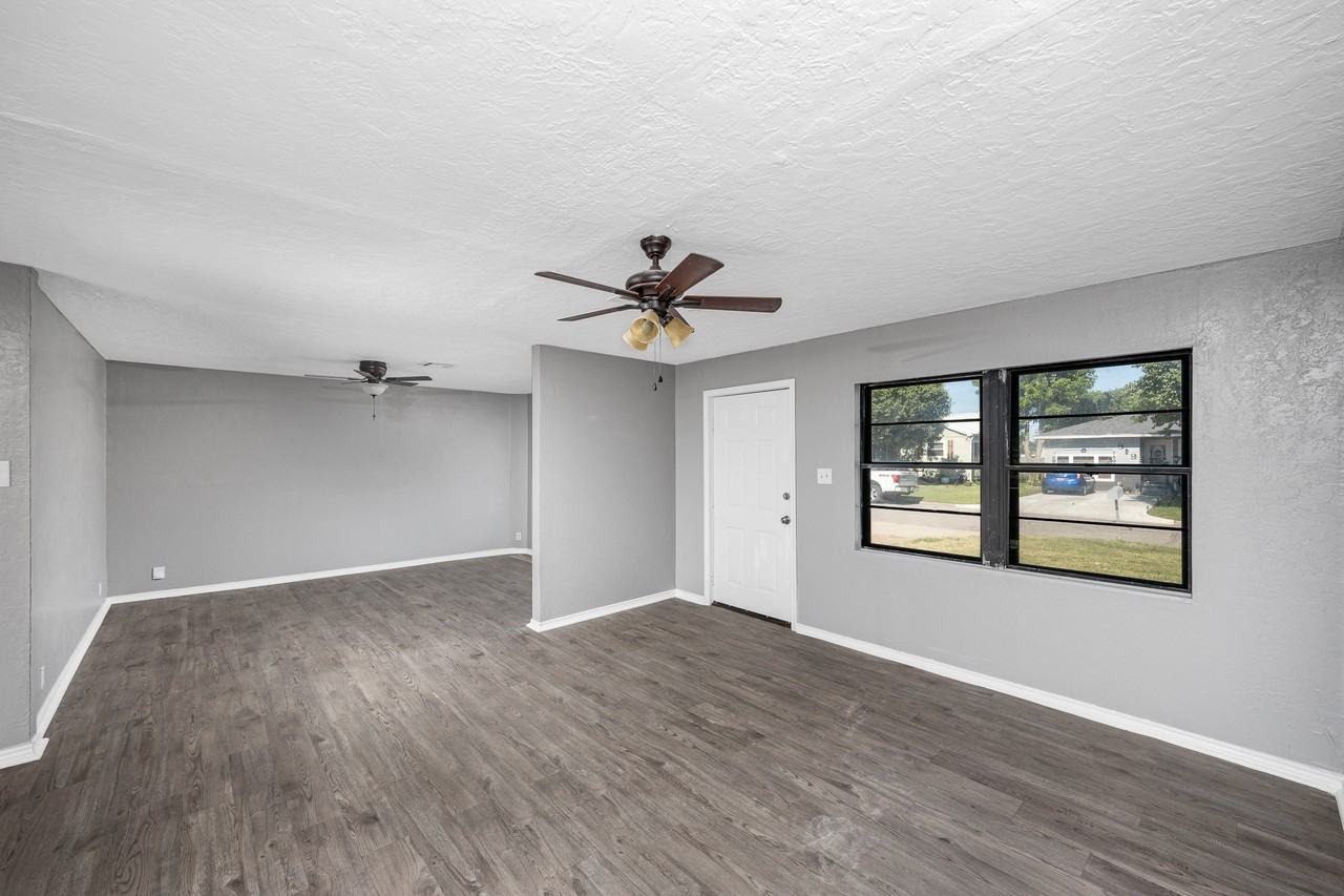 816 Nw 33rd St #1 - Photo 7 of 27