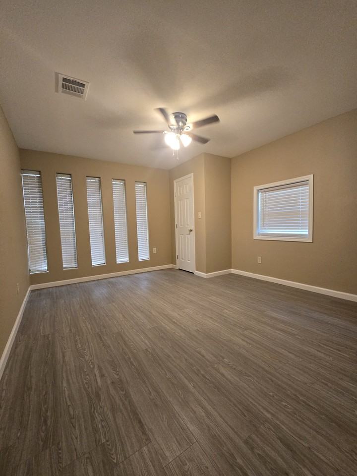 565 E Round Bunch Rd - Photo 5 of 9