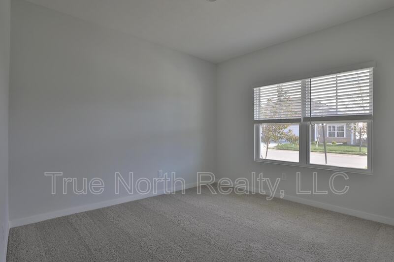 738 Maria Dr - Photo 6 of 37
