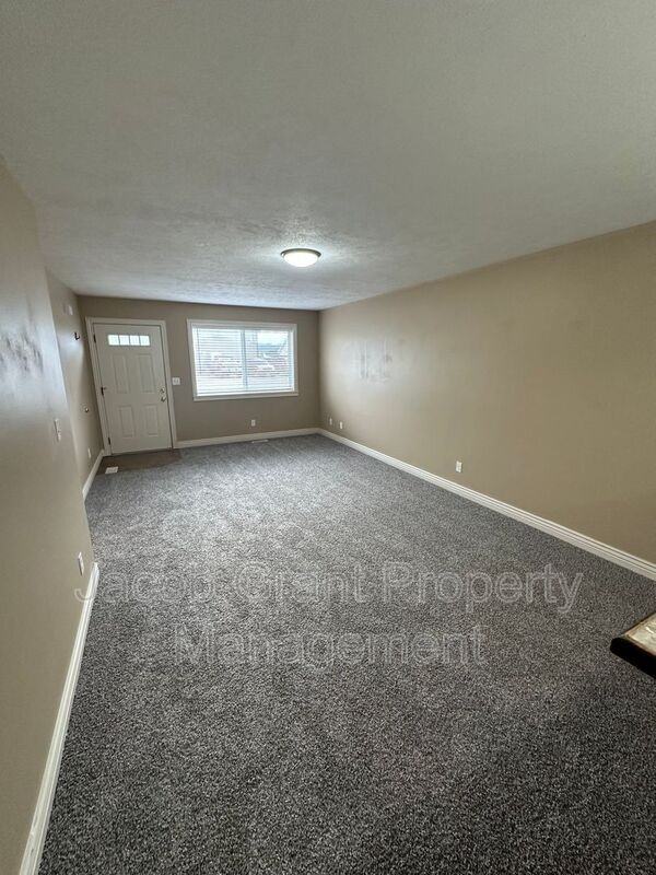 454 E Center St - Photo 6 of 14