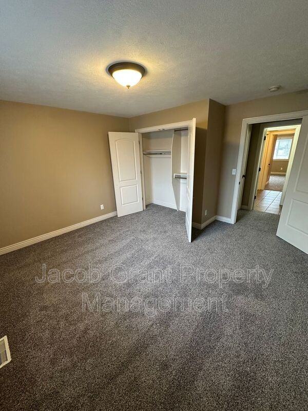454 E Center St - Photo 7 of 14