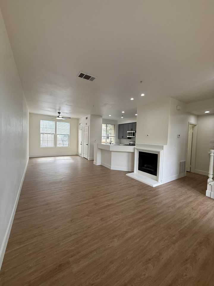488 W Summerfield Cir #1 - Photo 2 of 10
